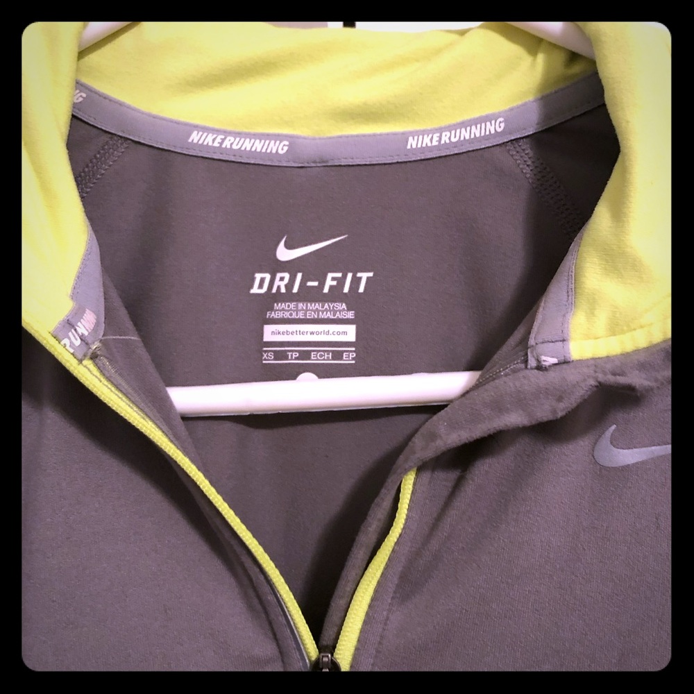 Nike Element running top